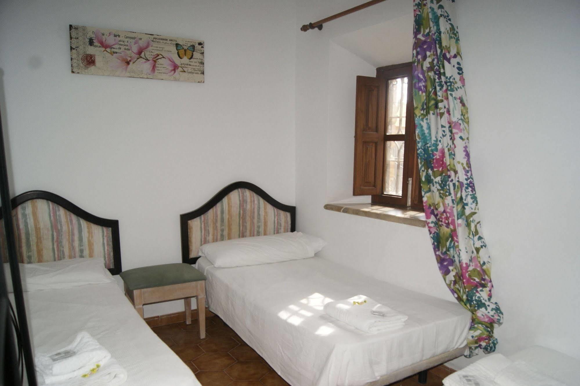 Residencial Rustic Lau Hostel Πάλμα ντε Μαγιόρκα Εξωτερικό φωτογραφία